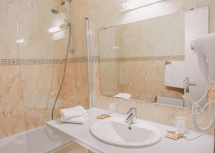 ホテル オテル ル モンタギュー リュス・サン・ソヴァール